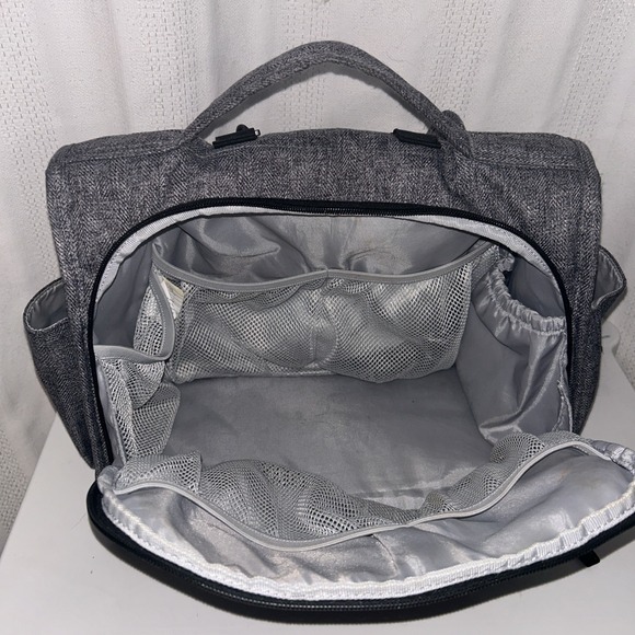 JuJuBe‎ Limited Edition Classical Convertible Diaper Bag - Graphite - Picture 5 of 7